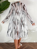 Robe de Praia Ombro a Ombro Feminino – Estampa Abstrata em Preto e Branco, Manga Longa, Poliéster de Alta Elasticidade, Biquíni Tomara que Caia com Detalhe Cruzado, Perfeito para Férias e Beira da Piscina