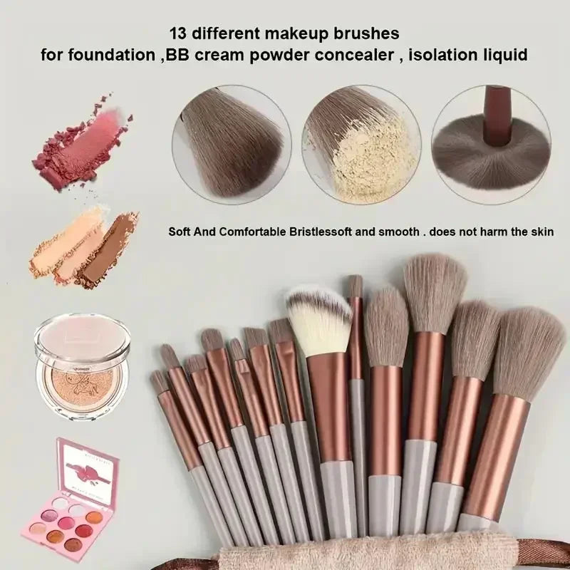 Conjunto profissional de pincéis de maquiagem.