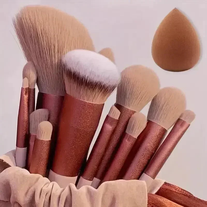 Conjunto profissional de pincéis de maquiagem.