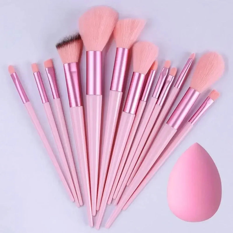Conjunto profissional de pincéis de maquiagem.