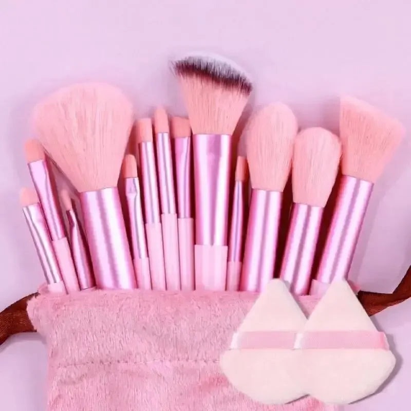 Conjunto profissional de pincéis de maquiagem.