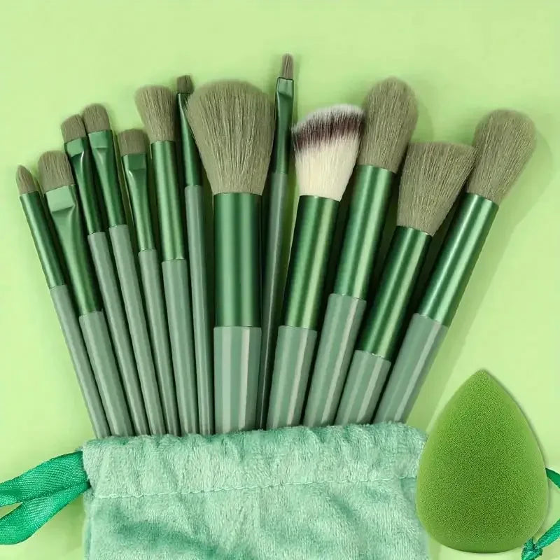 Conjunto profissional de pincéis de maquiagem.