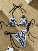 Biquíni de três pontos para mulher com alças estampadas, simples e sexy, em duas peças.